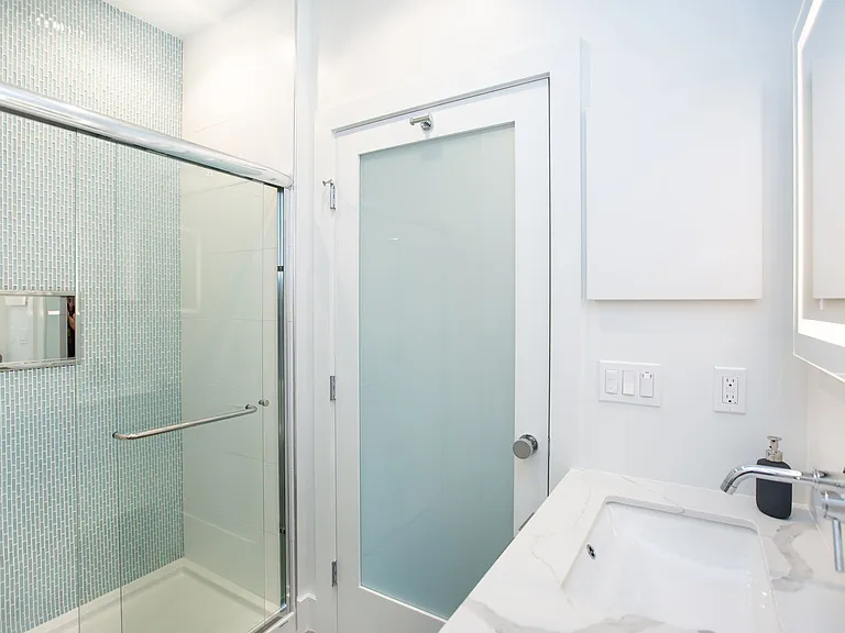 65 Buena Vista Ave E — Photo 13