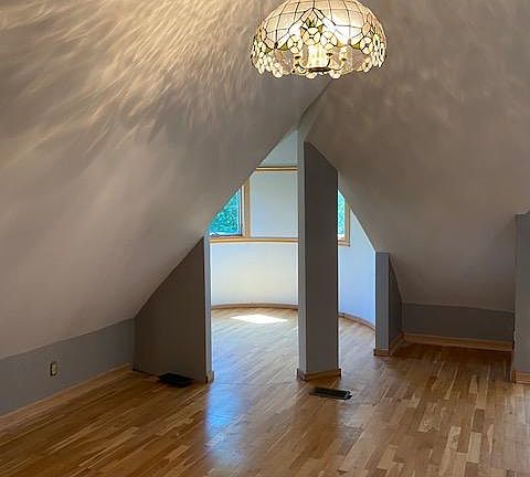 5th image of 2800 Fremont Ave S #1