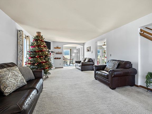 5th image of 205 Mackenzie Dr