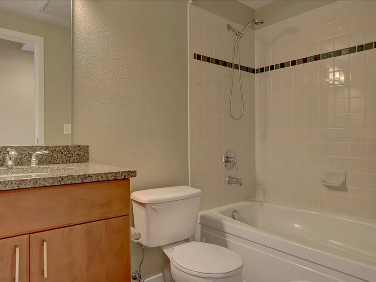 4520 Broadway #206 — Photo 15