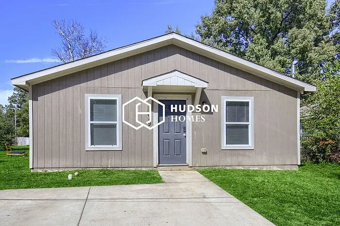 3 bed, 1.0 bath, 836 sqft, $1,005 — Photo 1