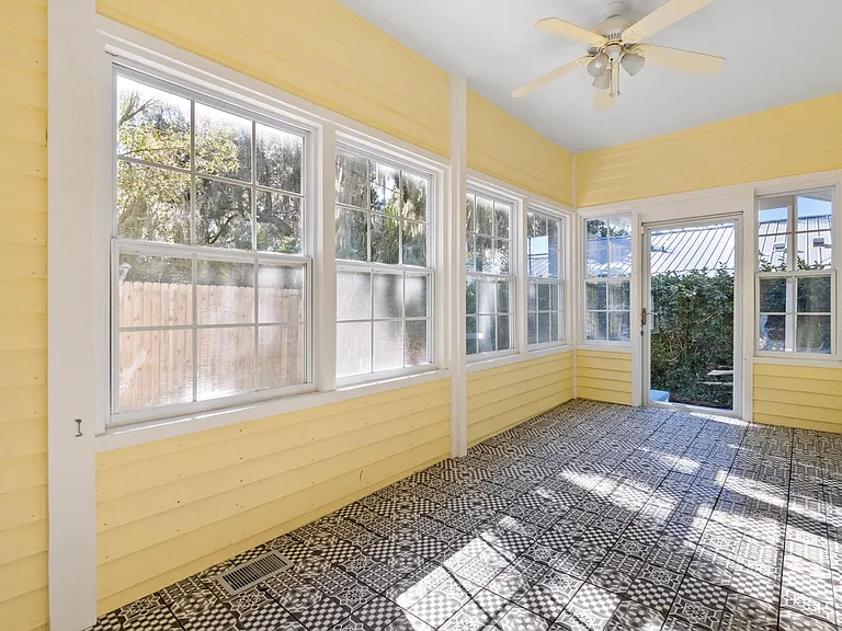 348 Charlotte St — Photo 23