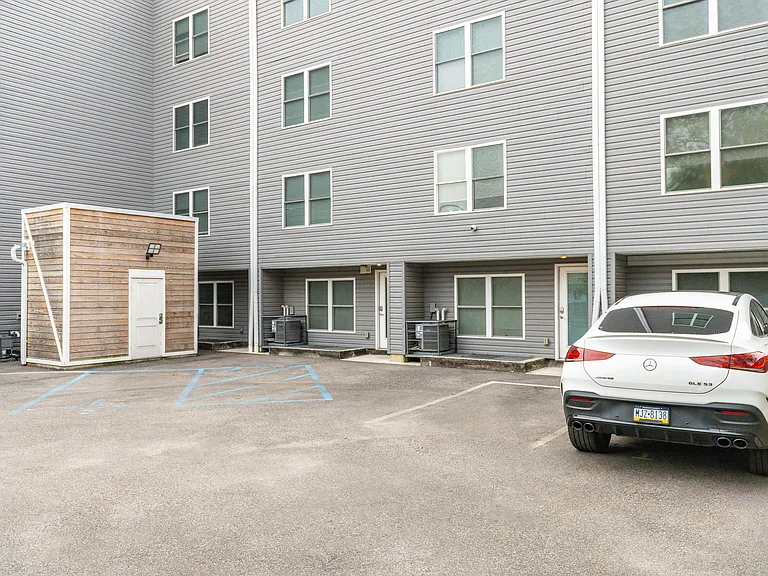 2445 N Front St #3 — Photo 34