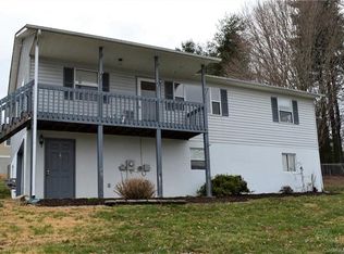 384 Hunters Ridge Rd, Mills River, NC 28759