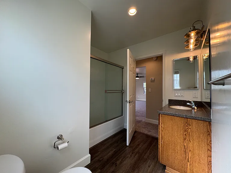 2036 Oak St #1 — Photo 7