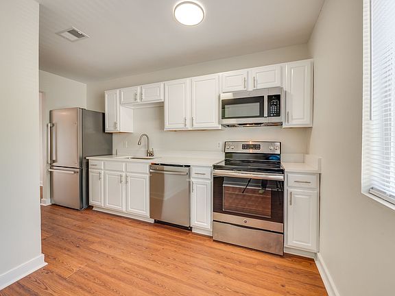 4th image of 156 Delmar Ln