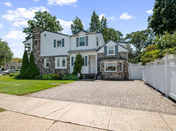 1016 Tyrus Court, Merrick, NY 11566