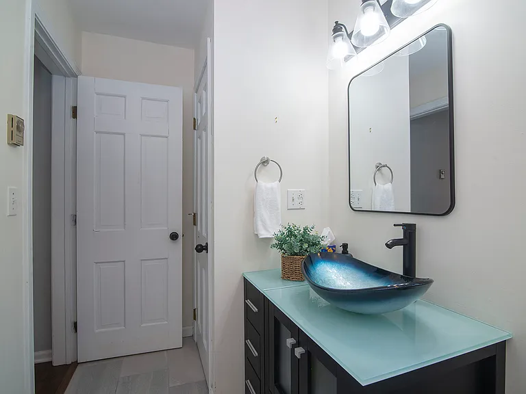 12 Middlefield St — Photo 11