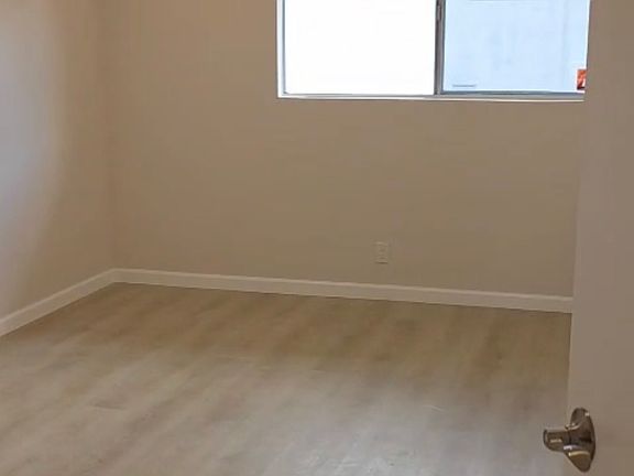 3rd image of 1134 E Doran St APT 8