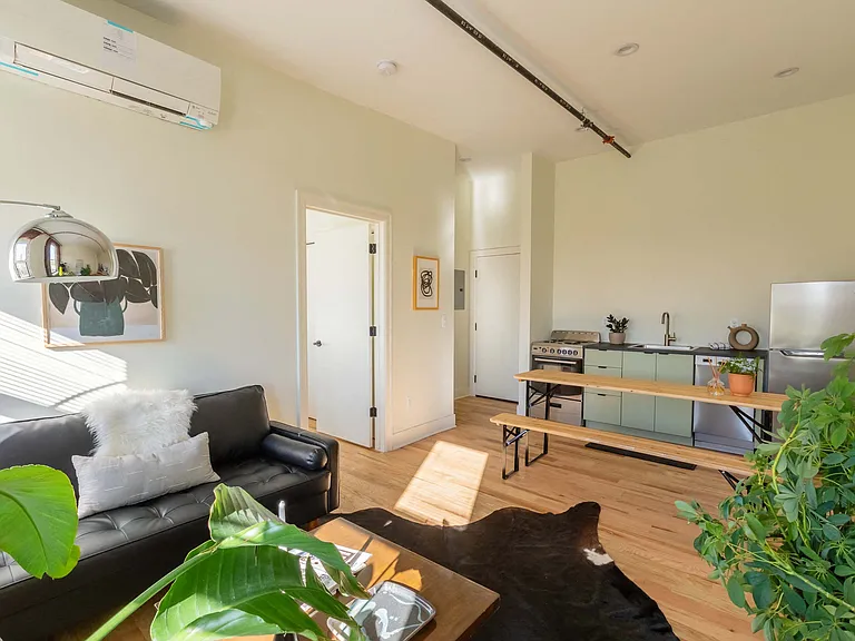 9226 Kercheval — Photo 10