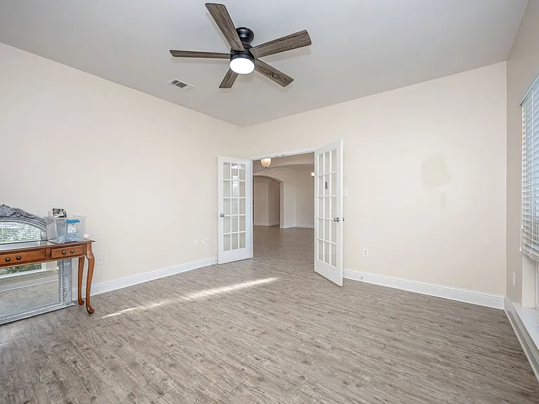 1013 Silverbell Cv — Photo 52