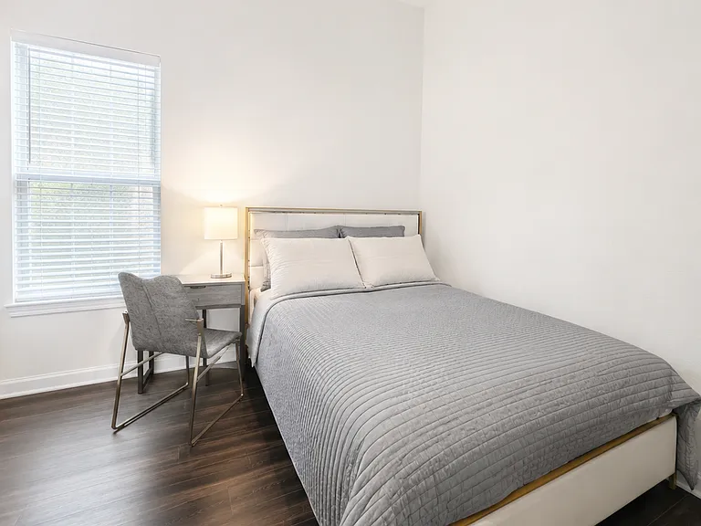 1101 Fortress Ave SW — Photo 3