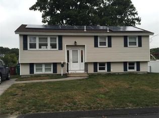 48 River Rd, Lowell, MA 01852