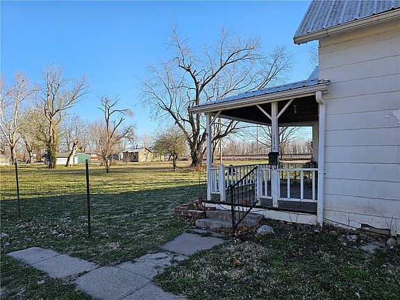 2nd image of 114 Freemont St