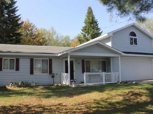900 Long Point Dr, Houghton Lake, MI 48629
