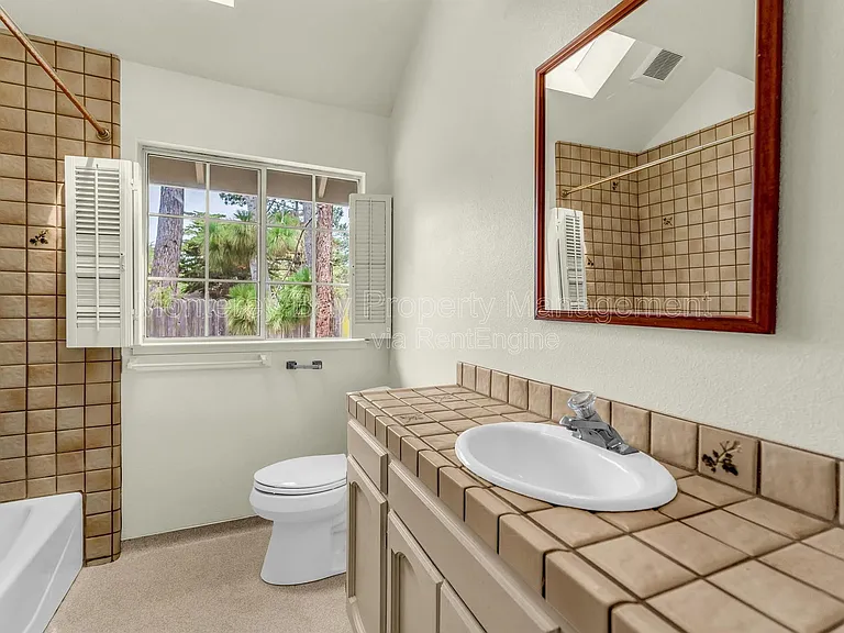 706 Crocker Ave — Photo 18