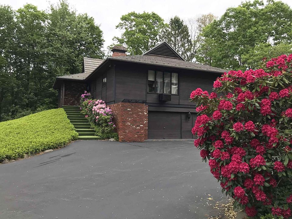 2nd image of 115 Walton Rd