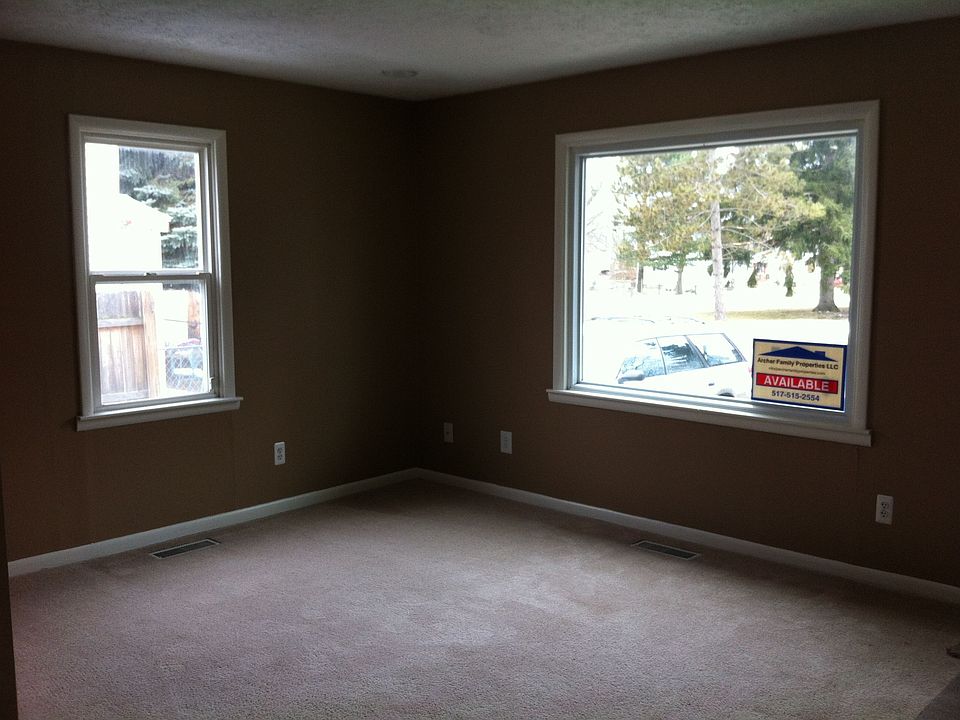 Nice, bright living room
