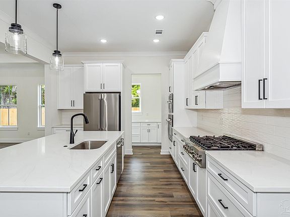 5th image of 3004 E Lee St