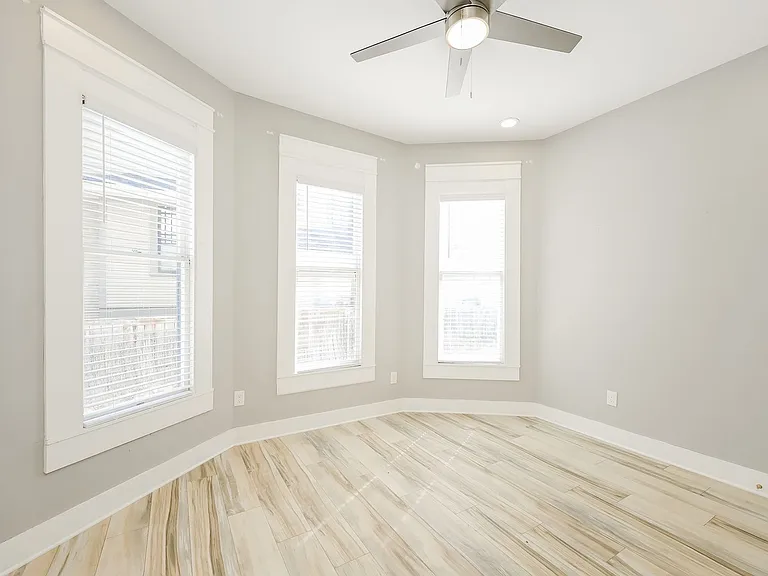 120 E Magnolia — Photo 26