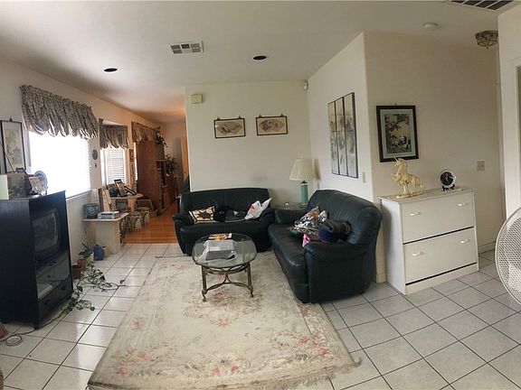 2nd image of 2080 Robin Rd