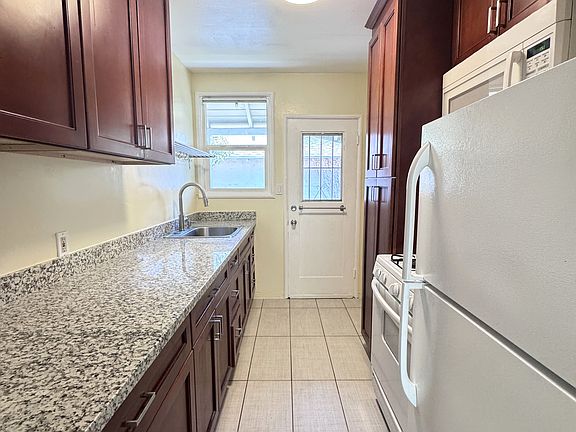 4th image of 360 Lafayette Ave #3