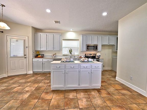 3rd image of 15810 Hollow Rock Dr