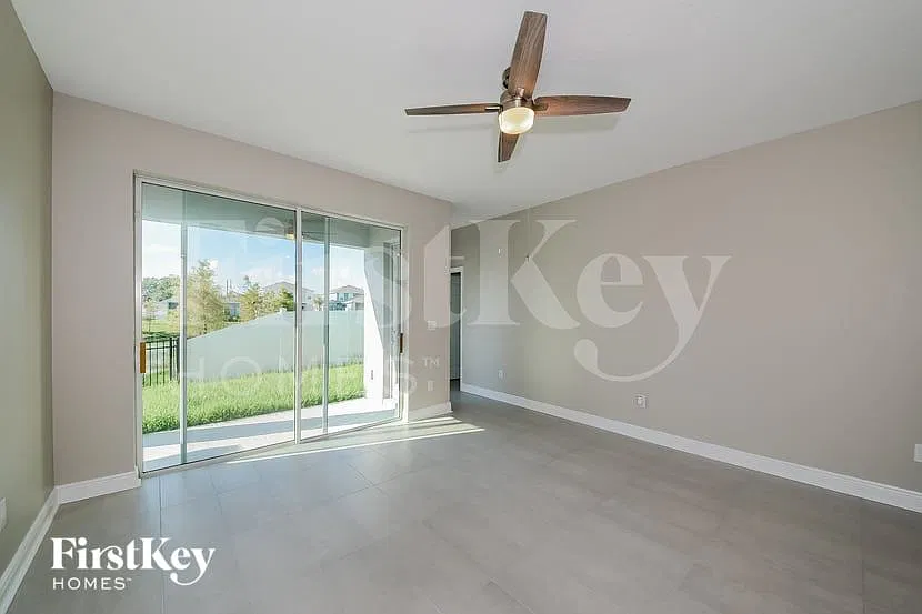 3 bed, 2.0 bath, 1553 sqft, $2,640 — Photo 3