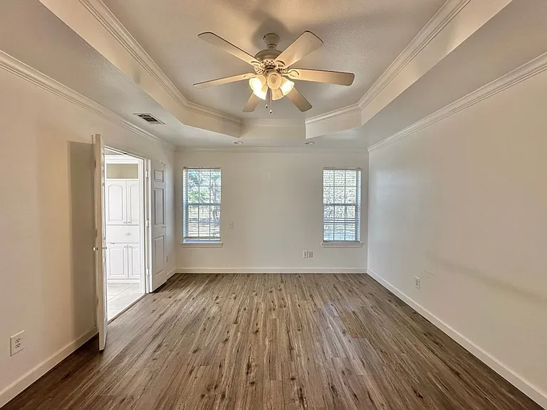 10191 FM 607 N — Photo 22