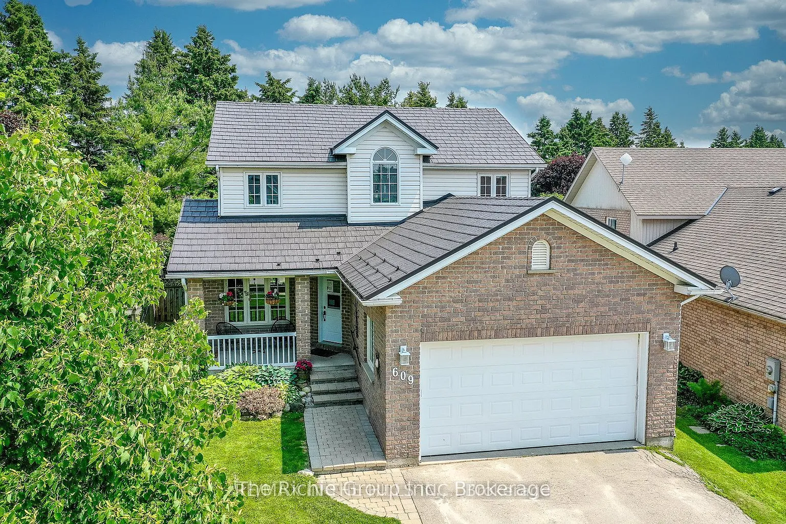 609 Simon St photo 1