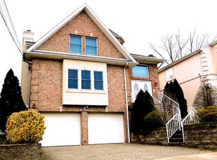 1045 Jassamine Way, Fort Lee, NJ 07024