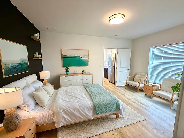 317 W 8th St #25 — Photo 12