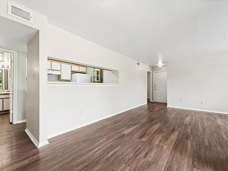 Valley Trails Apartments — Photo 4