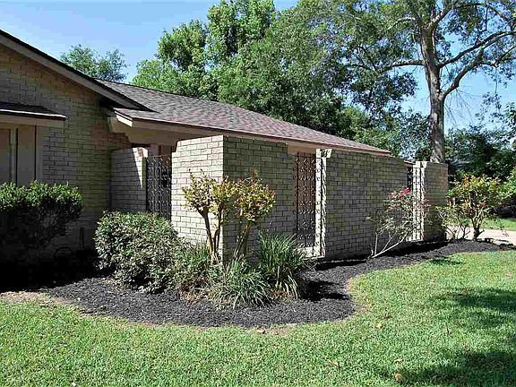 2nd image of 5755 Bellaire Ln