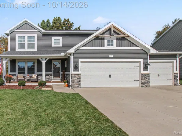 1272 Weatherstone Ln, Howell, MI 48843