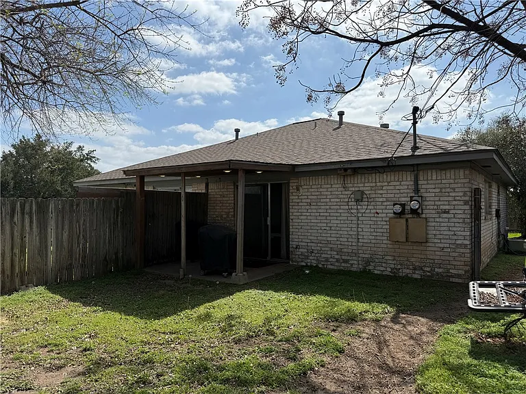 1533 Hillside Dr — Photo 24
