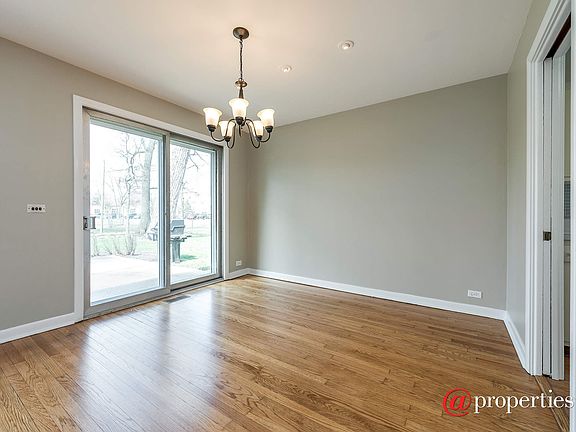 5th image of 2738 Lincoln Ln