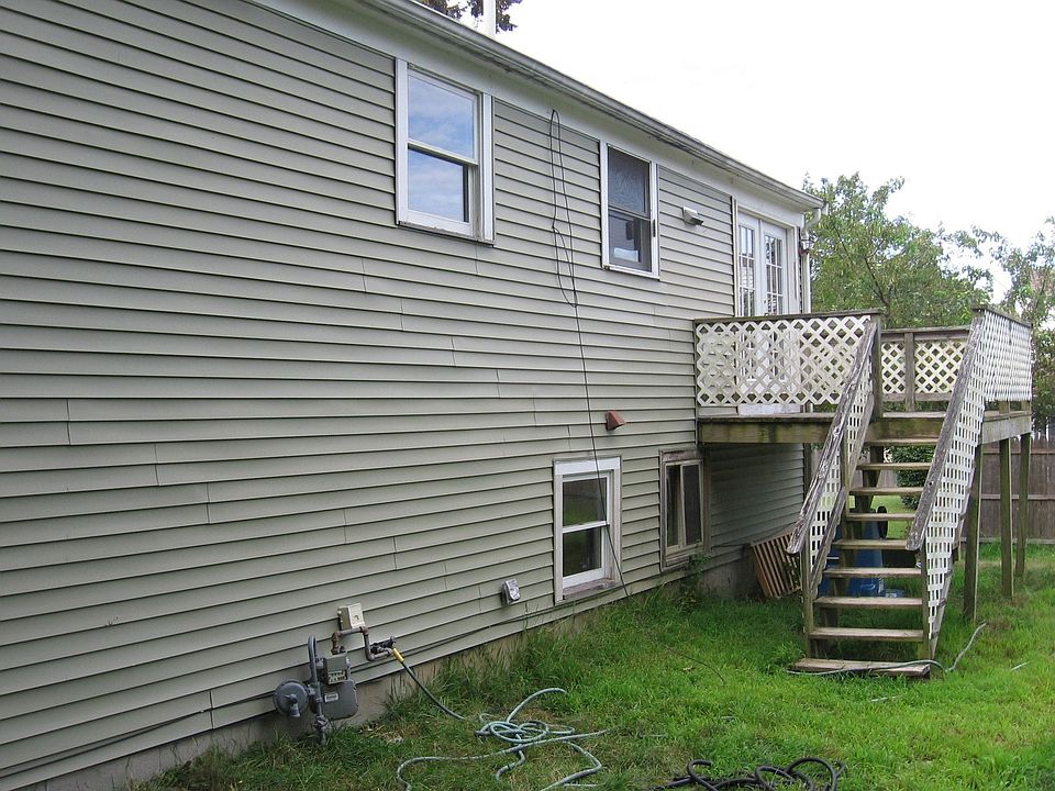 2nd image of 32 Town Brook Rd