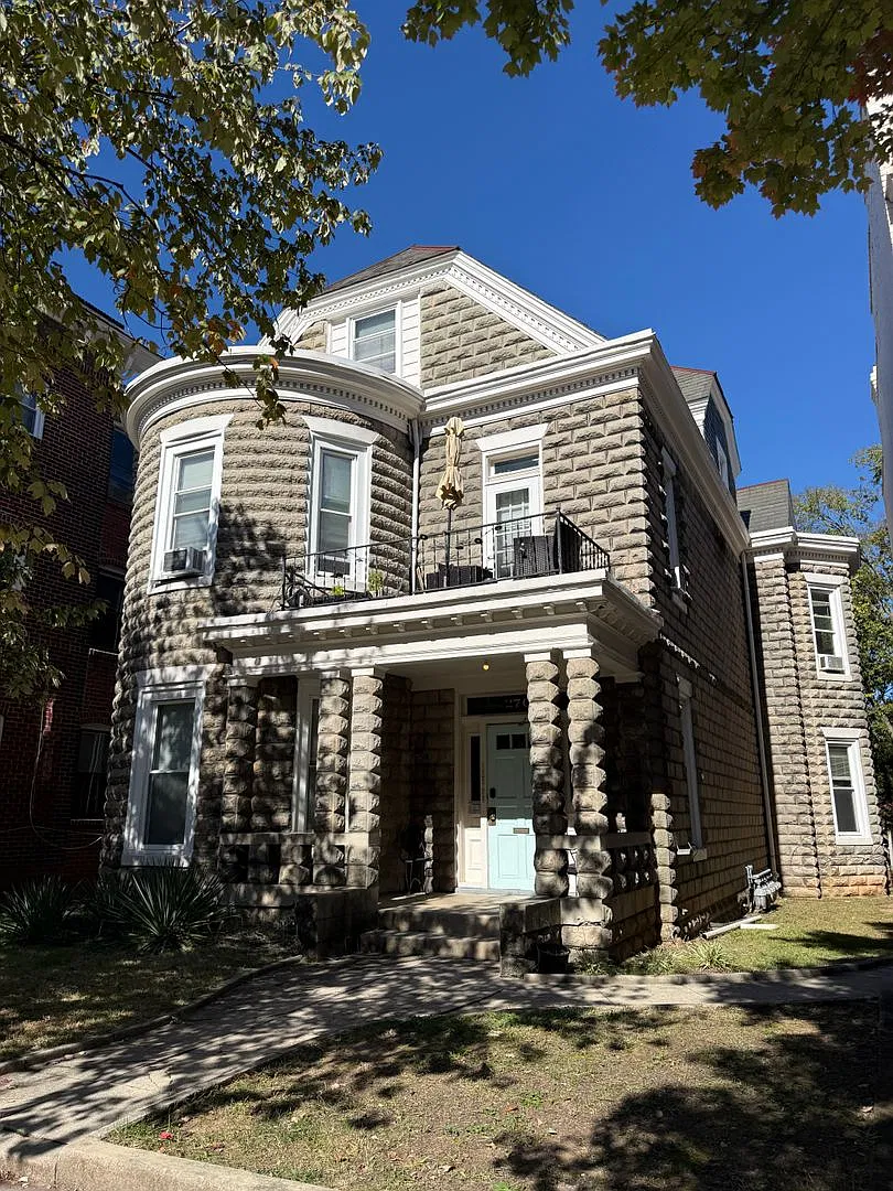2704 Grove Ave — Photo 2