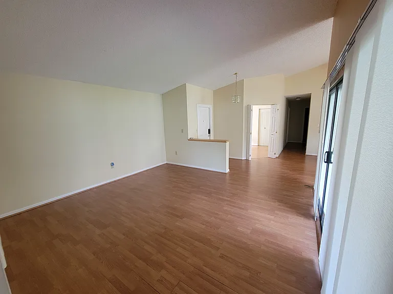 5881 Chester Ln — Photo 7