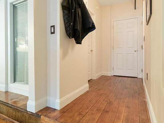 4th image of 36 Strawberry St #35