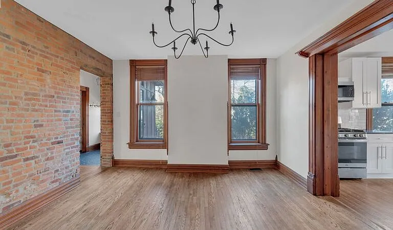 129-131 E Sycamore St #131 — Photo 6