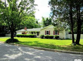 4 Mark Dr, Rocky Point, NY 11778