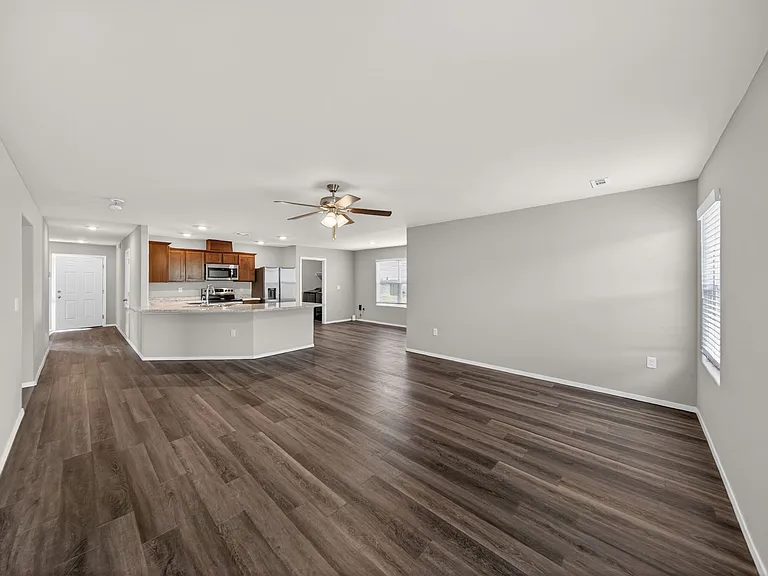 4405 Sackett Ave — Photo 8