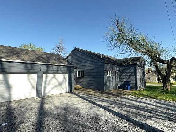 4th image of 802 W Lindell St