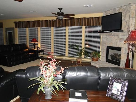 4th image of 910 Thelma Dr
