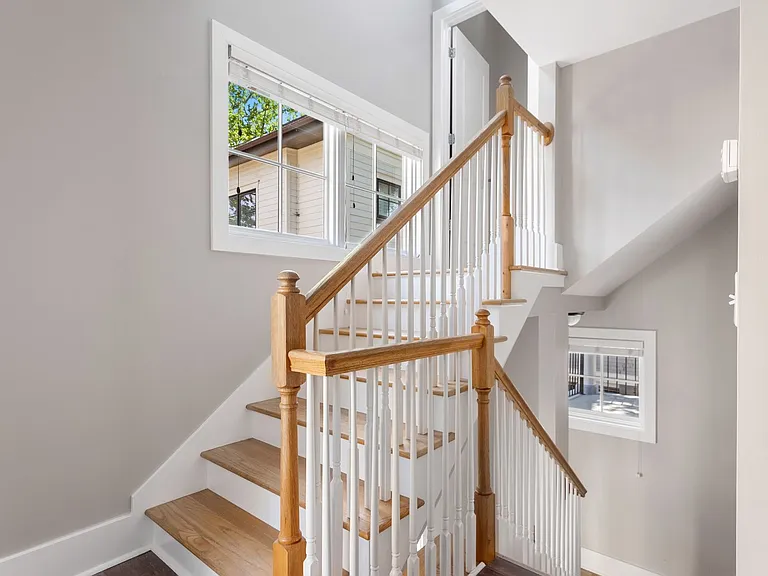 7 Corinne St — Photo 16