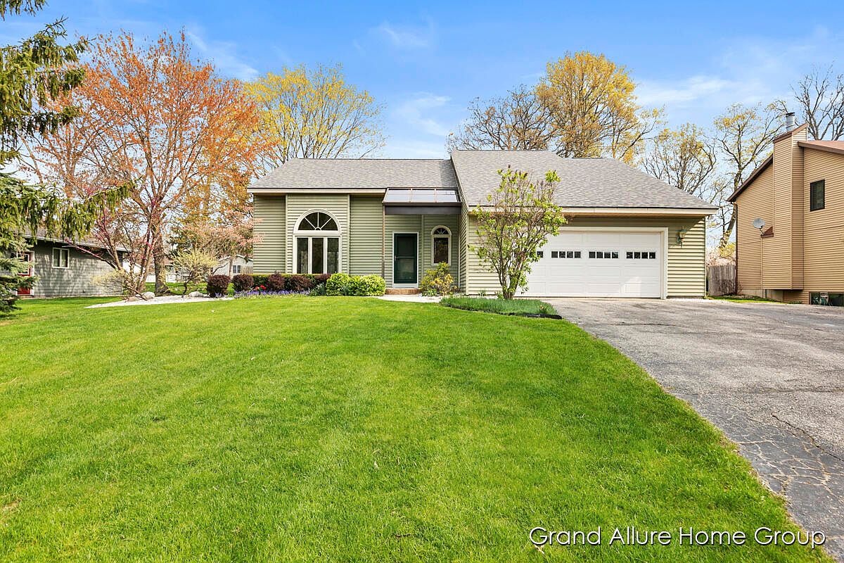 2525 Pineview Dr NE, Grand Rapids, MI 49525 Zillow