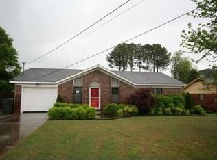 608 Denise Dr SW, Decatur, AL 35603