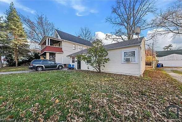 3 bed, 910 sqft, $1,349 — Photo 2